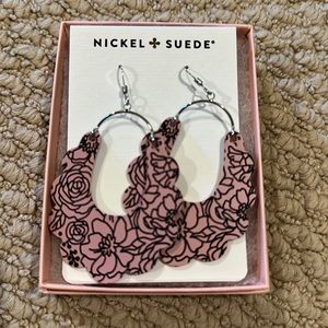 Nickel and suede pink leather earrings